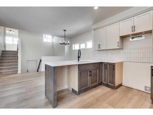 12 Ian Way, Sylvan Lake, AB - Indoor Photo Showing Kitchen