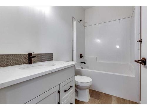 12 Ian Way, Sylvan Lake, AB - Indoor Photo Showing Bathroom