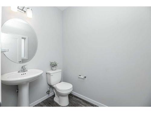 33 Athens Road, Blackfalds, AB - Indoor Photo Showing Bathroom