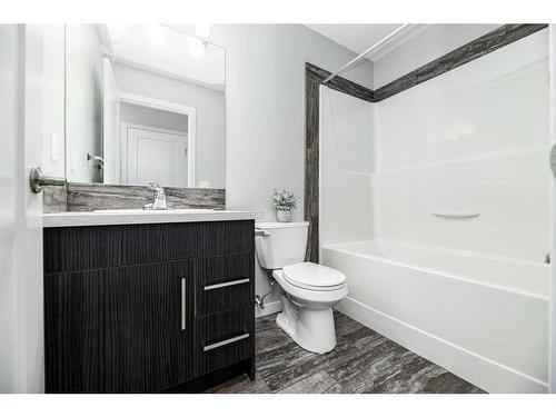 33 Athens Road, Blackfalds, AB - Indoor Photo Showing Bathroom