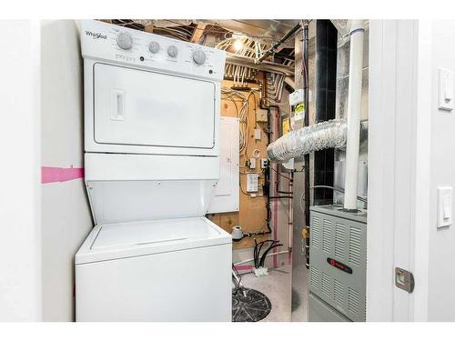 33 Athens Road, Blackfalds, AB - Indoor Photo Showing Laundry Room