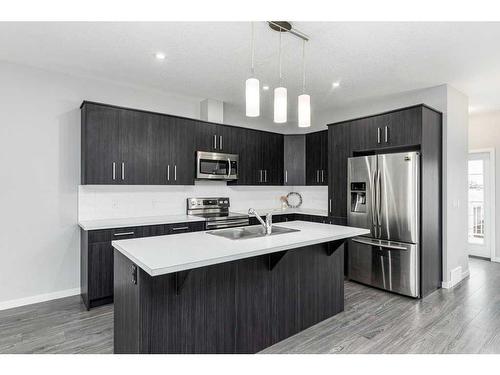 33 Athens Road, Blackfalds, AB - Indoor Photo Showing Kitchen With Double Sink With Upgraded Kitchen