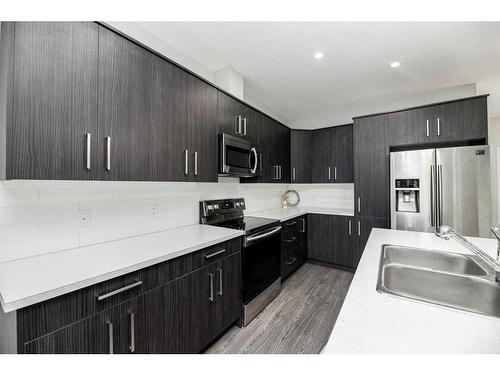 33 Athens Road, Blackfalds, AB - Indoor Photo Showing Kitchen With Double Sink With Upgraded Kitchen