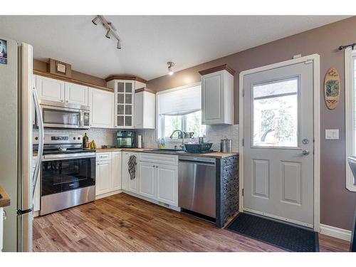 5238 45 Avenue, Rimbey, AB - Indoor Photo Showing Kitchen