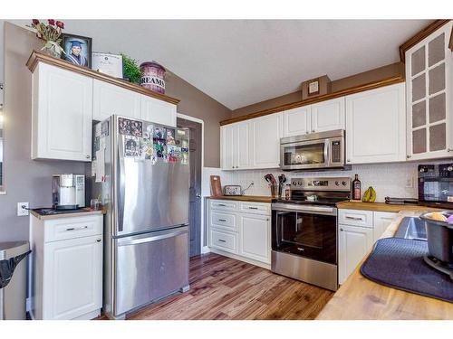 5238 45 Avenue, Rimbey, AB - Indoor Photo Showing Kitchen