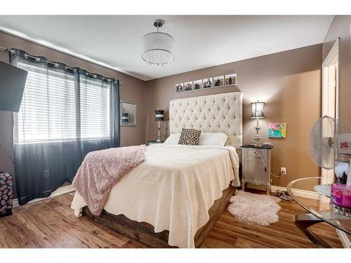 5238 45 Avenue, Rimbey, AB - Indoor Photo Showing Bedroom