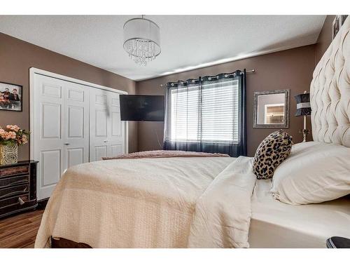 5238 45 Avenue, Rimbey, AB - Indoor Photo Showing Bedroom