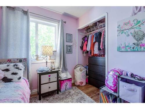 5238 45 Avenue, Rimbey, AB - Indoor Photo Showing Bedroom