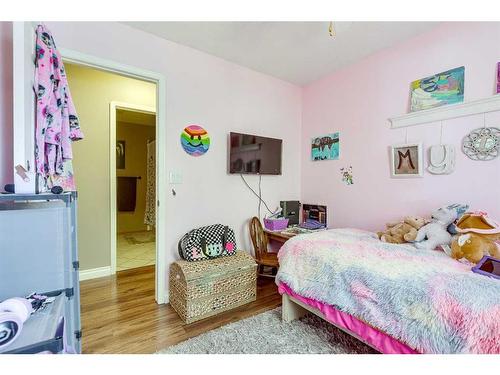 5238 45 Avenue, Rimbey, AB - Indoor Photo Showing Bedroom