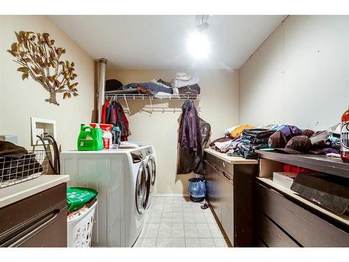 5238 45 Avenue, Rimbey, AB - Indoor Photo Showing Laundry Room