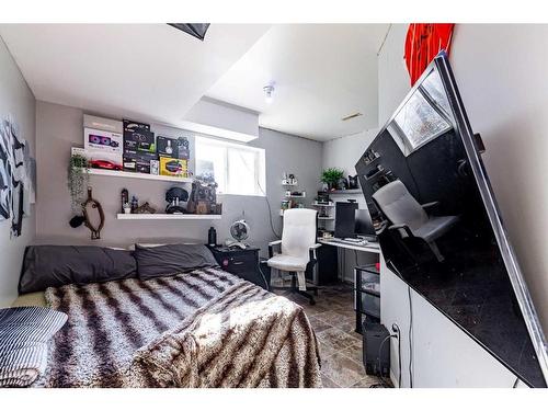 5238 45 Avenue, Rimbey, AB - Indoor Photo Showing Bedroom