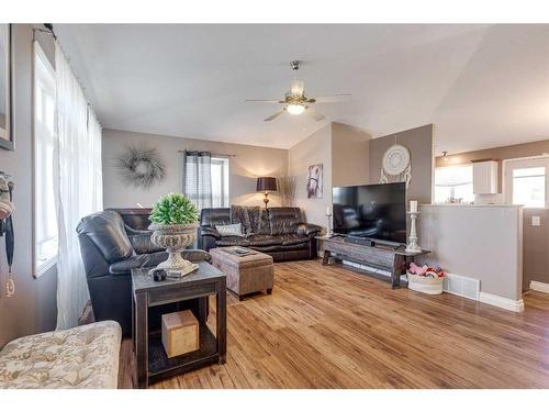 5238 45 Avenue, Rimbey, AB - Indoor Photo Showing Living Room