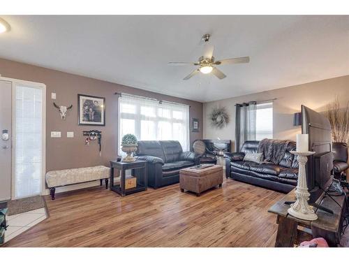 5238 45 Avenue, Rimbey, AB - Indoor Photo Showing Living Room