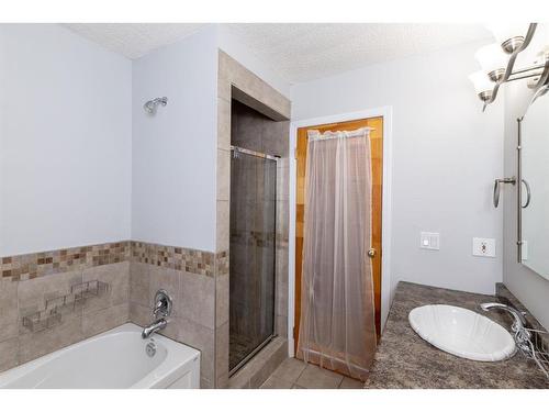 4515 48 Street, Innisfail, AB - Indoor Photo Showing Bathroom