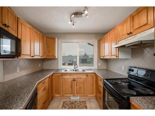 4515 48 Street, Innisfail, AB - Indoor Photo Showing Kitchen With Double Sink