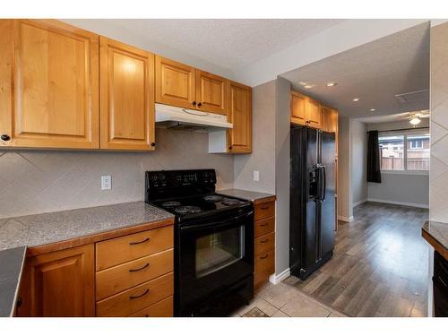 4515 48 Street, Innisfail, AB - Indoor Photo Showing Kitchen