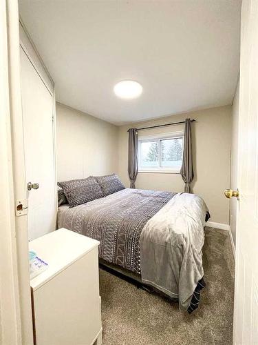 5016 47 Street, Hardisty, AB - Indoor Photo Showing Bedroom