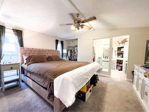 5016 47 Street, Hardisty, AB - Indoor Photo Showing Bedroom