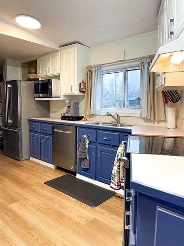 5016 47 Street, Hardisty, AB - Indoor Photo Showing Kitchen With Double Sink