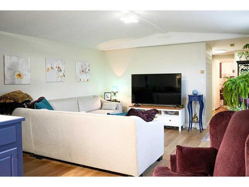 5016 47 Street, Hardisty, AB - Indoor Photo Showing Living Room