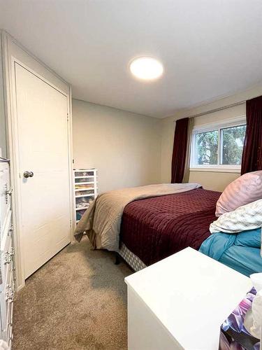 5016 47 Street, Hardisty, AB - Indoor Photo Showing Bedroom