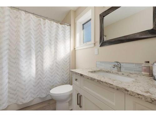 142 Beacon Hill Drive Sw, Fort Mcmurray, AB - Indoor Photo Showing Bathroom