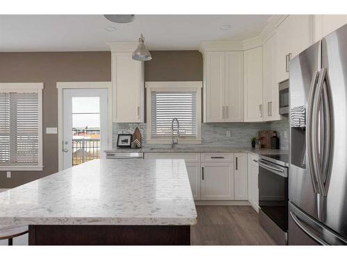 142 Beacon Hill Drive Sw, Fort Mcmurray, AB - Indoor Photo Showing Kitchen With Upgraded Kitchen