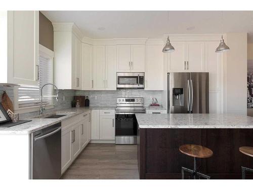 142 Beacon Hill Drive Sw, Fort Mcmurray, AB - Indoor Photo Showing Kitchen With Upgraded Kitchen