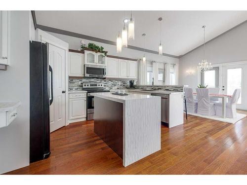 148 Iverson Close, Red Deer, AB - Indoor Photo Showing Kitchen With Upgraded Kitchen