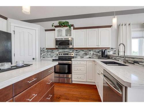 148 Iverson Close, Red Deer, AB - Indoor Photo Showing Kitchen With Upgraded Kitchen