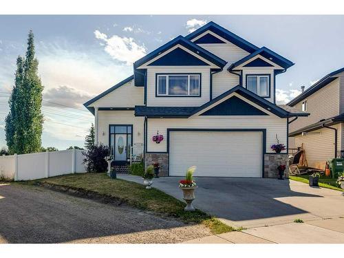 148 Iverson Close, Red Deer, AB - Outdoor