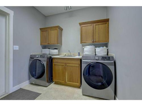 136 Ammeter Crescent, Red Deer, AB - Indoor Photo Showing Laundry Room