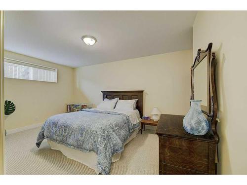 136 Ammeter Crescent, Red Deer, AB - Indoor Photo Showing Bedroom