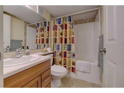 136 Ammeter Crescent, Red Deer, AB - Indoor Photo Showing Bathroom