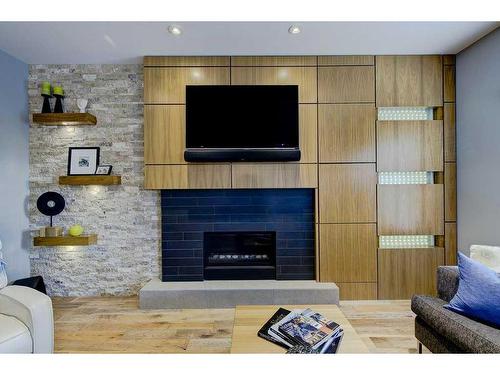 136 Ammeter Crescent, Red Deer, AB - Indoor Photo Showing Living Room With Fireplace