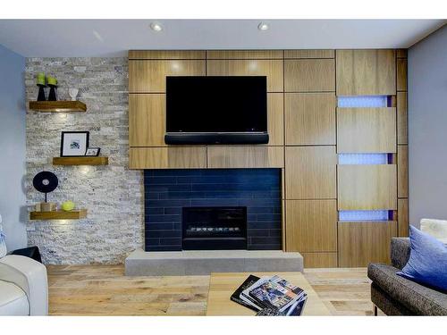 136 Ammeter Crescent, Red Deer, AB - Indoor Photo Showing Living Room With Fireplace