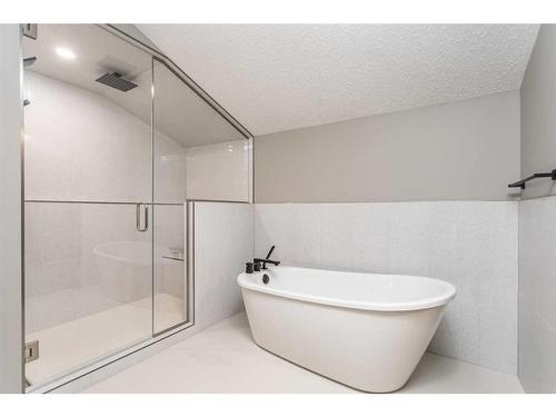 63 Addinell Close, Red Deer, AB - Indoor Photo Showing Bathroom