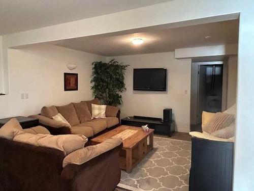 4804 Lake Street, Alix, AB - Indoor Photo Showing Living Room