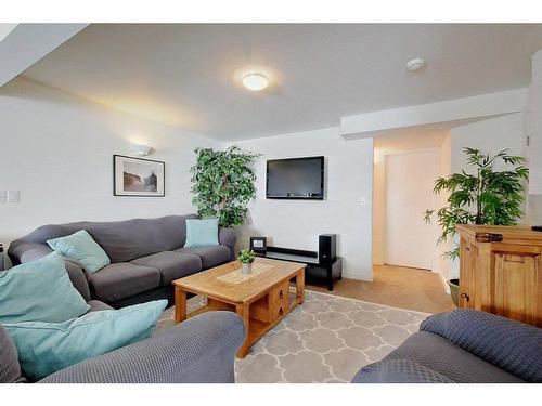 4804 Lake Street, Alix, AB - Indoor Photo Showing Living Room