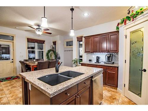 100 Vincent Close, Red Deer, AB - Indoor Photo Showing Kitchen With Double Sink