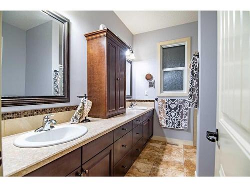 100 Vincent Close, Red Deer, AB - Indoor Photo Showing Bathroom