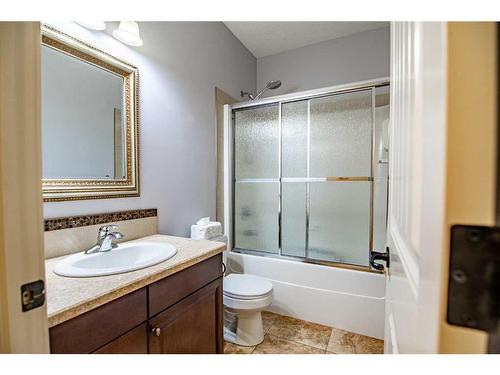 100 Vincent Close, Red Deer, AB - Indoor Photo Showing Bathroom