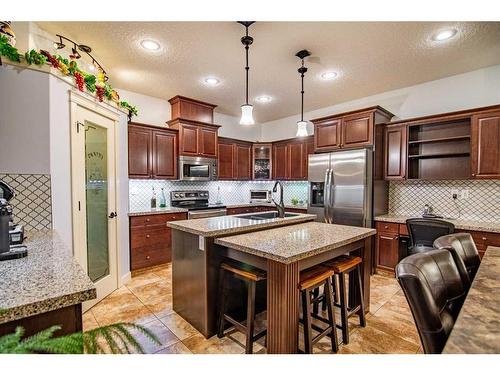 100 Vincent Close, Red Deer, AB - Indoor Photo Showing Kitchen With Stainless Steel Kitchen With Upgraded Kitchen