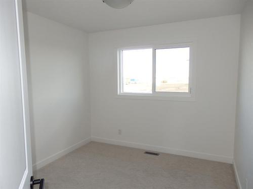 45 Inglis Crescent, Sylvan Lake, AB - Indoor Photo Showing Other Room