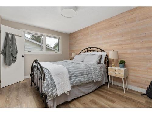 4419 67 Street, Camrose, AB - Indoor Photo Showing Bedroom