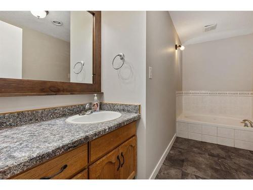 112 Sanden Street, Bawlf, AB - Indoor Photo Showing Bathroom