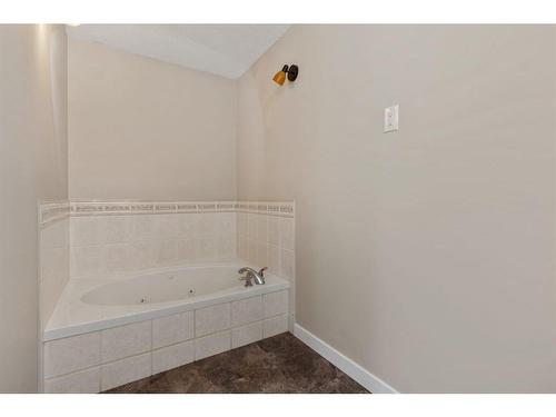 112 Sanden Street, Bawlf, AB - Indoor Photo Showing Bathroom