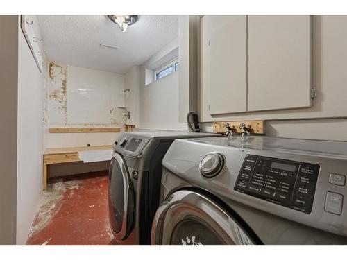 112 Sanden Street, Bawlf, AB - Indoor Photo Showing Laundry Room