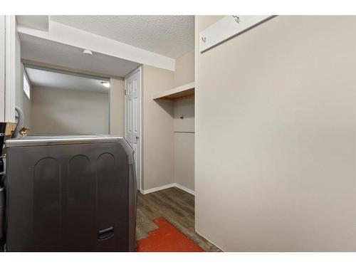 112 Sanden Street, Bawlf, AB - Indoor Photo Showing Laundry Room