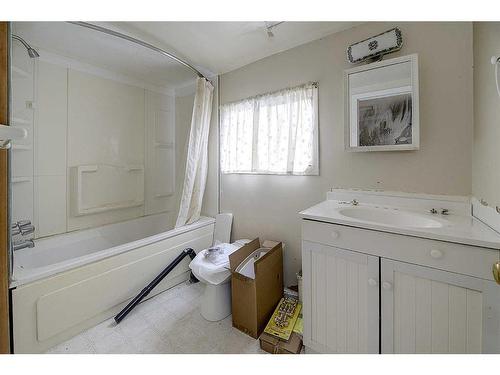 1836 21 Avenue, Delburne, AB - Indoor Photo Showing Bathroom